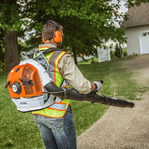 STIHL® BR 600 Backpack Blower | 64.8cc Engine | 32 Newtons Blowing Force